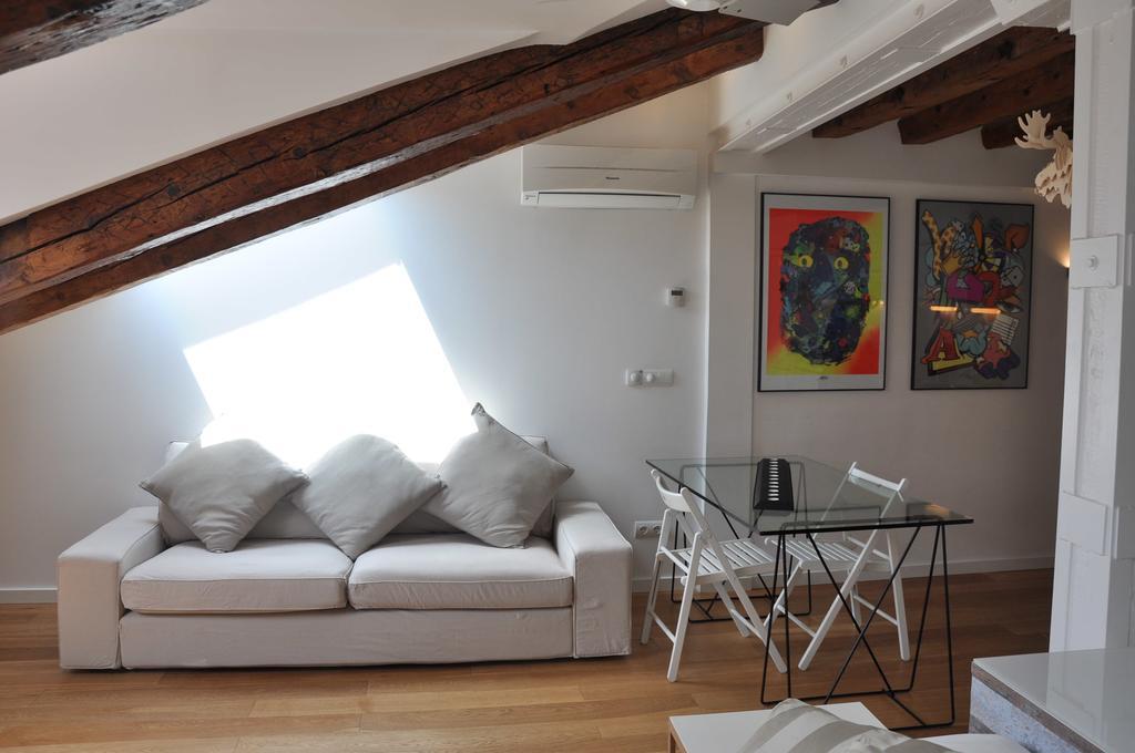 Apartment Livinginopera Escalinata